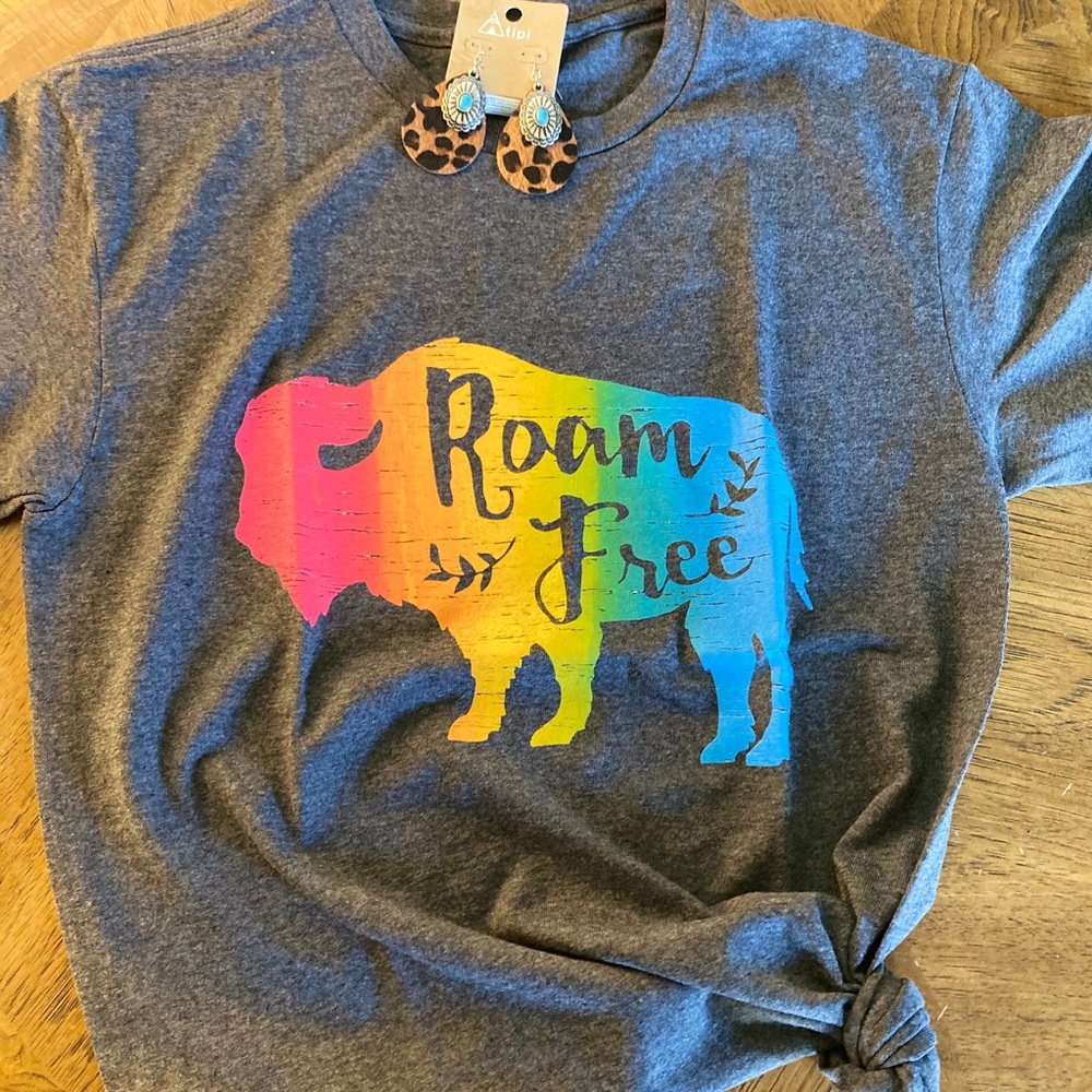 SALE LAST ONE Roam Free Buffalo rainbow shirt, NWT - Picture 1 of 2